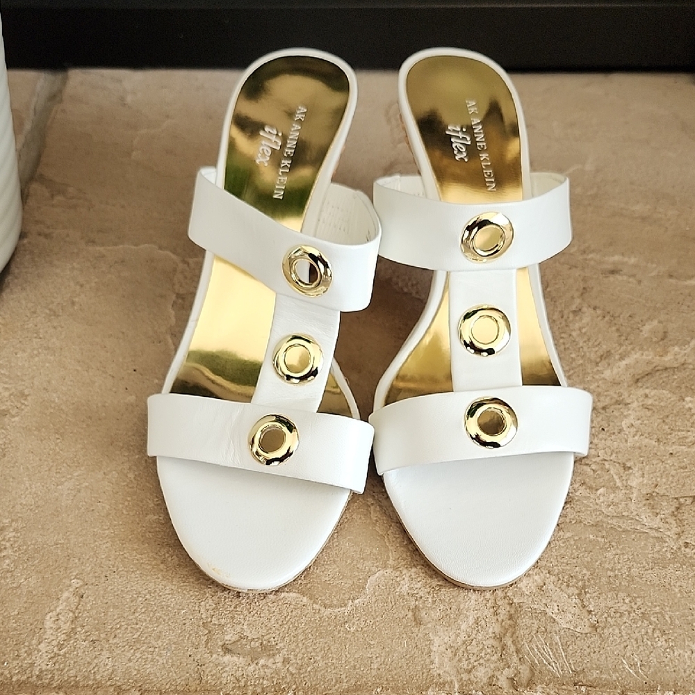 NEW Anne Klein IFlex White Sandals with Gold Accents/Straw Wedge Sz 10M